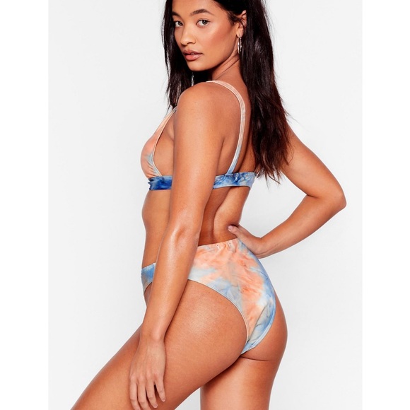 NWT!! Tie Dye Triangle Bikini Set - Picture 4 of 9